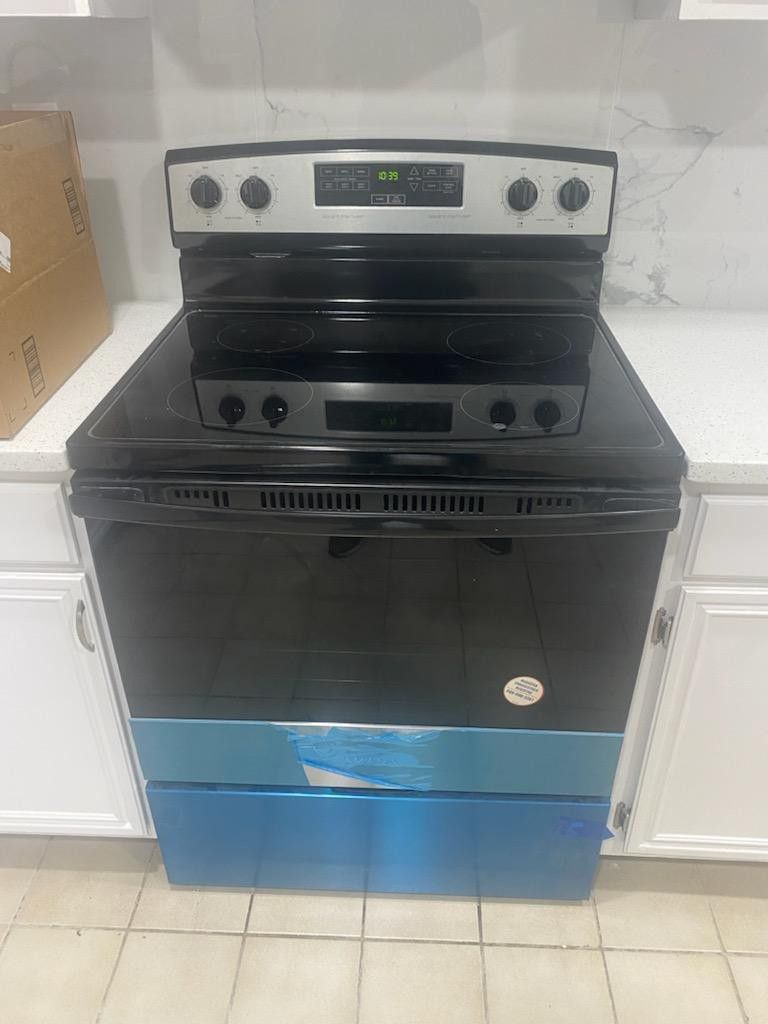 Brand New STAINLESS STEEL AMANA ELECTRIC RANGE