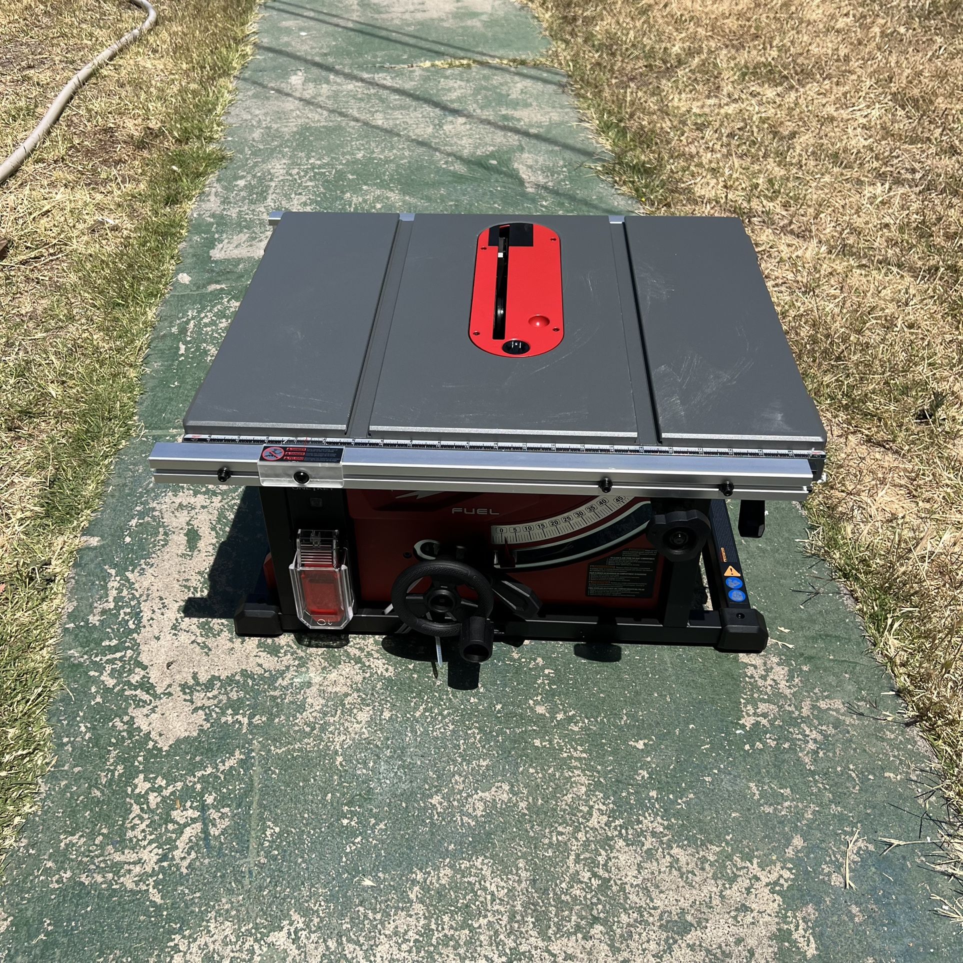 Milwaukee M18 FUEL ONE-KEY Brushless Cordless 8-1/4 in. Table Saw MISSING FENCE