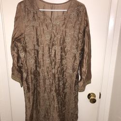 Beautiful 3PC Pakistani Suit Available For Sale 