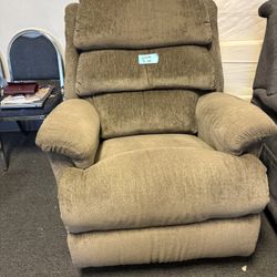 Lazy Boy Rocker Recliner Chair With Power Headrest And Lumbar Adjustment $450