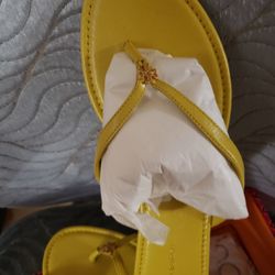 Tory Burch Original Sandal; Mustard Color Size 9M.