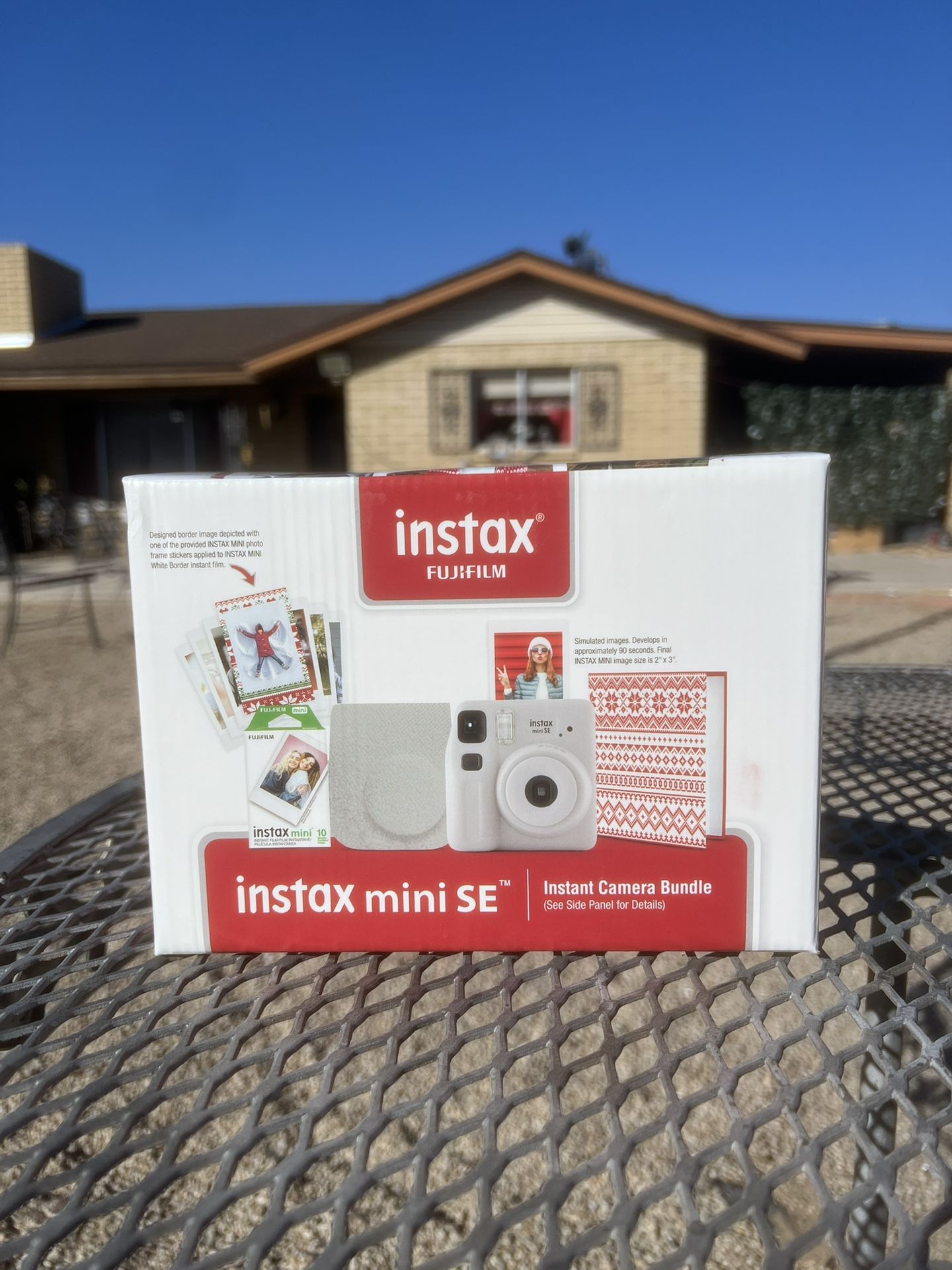 New Fujifilm instax Mini SE Instant Camera Bundle