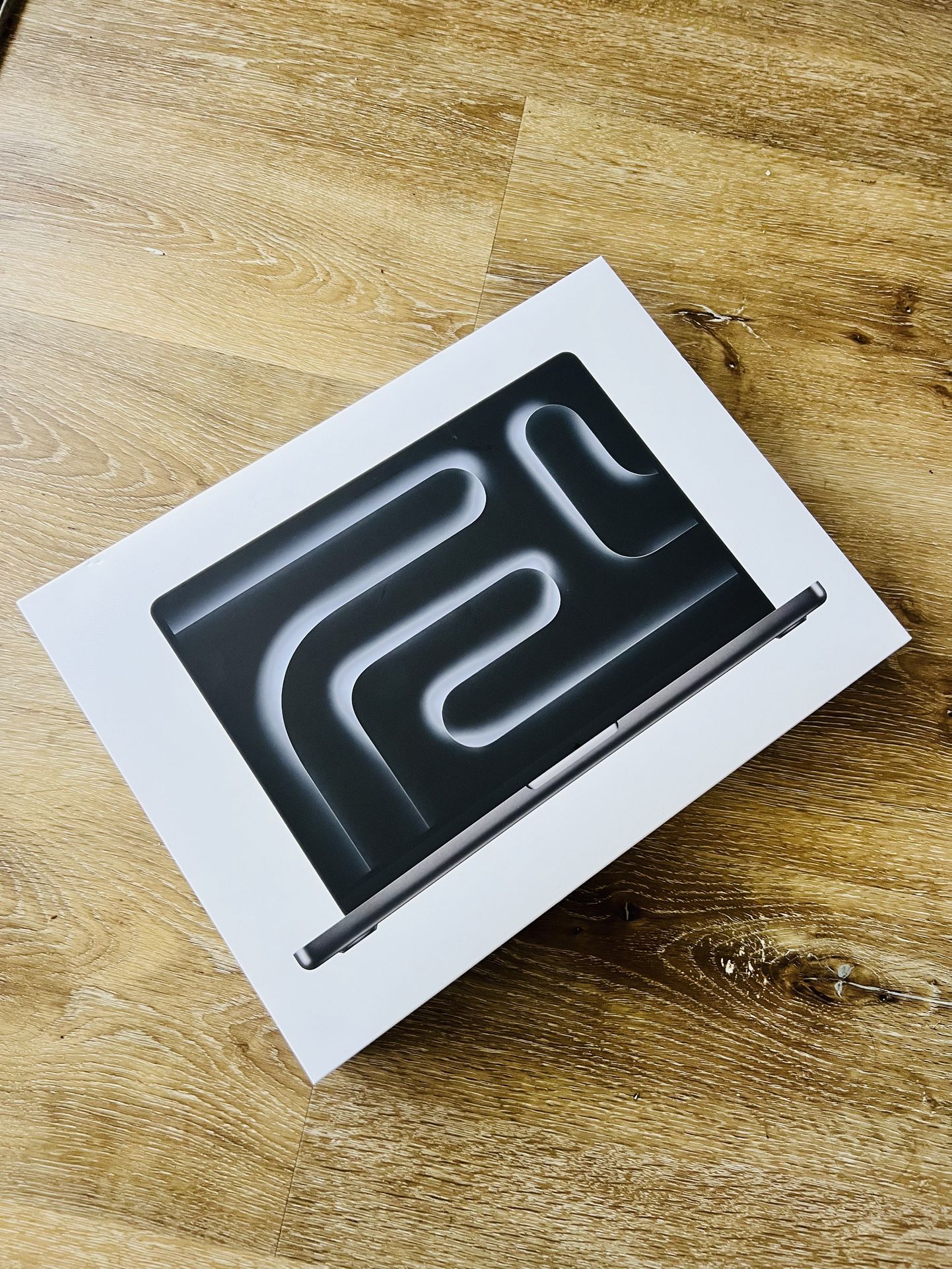 Macbook pro 14 inch m5 chip 24Gb 1Tb storage