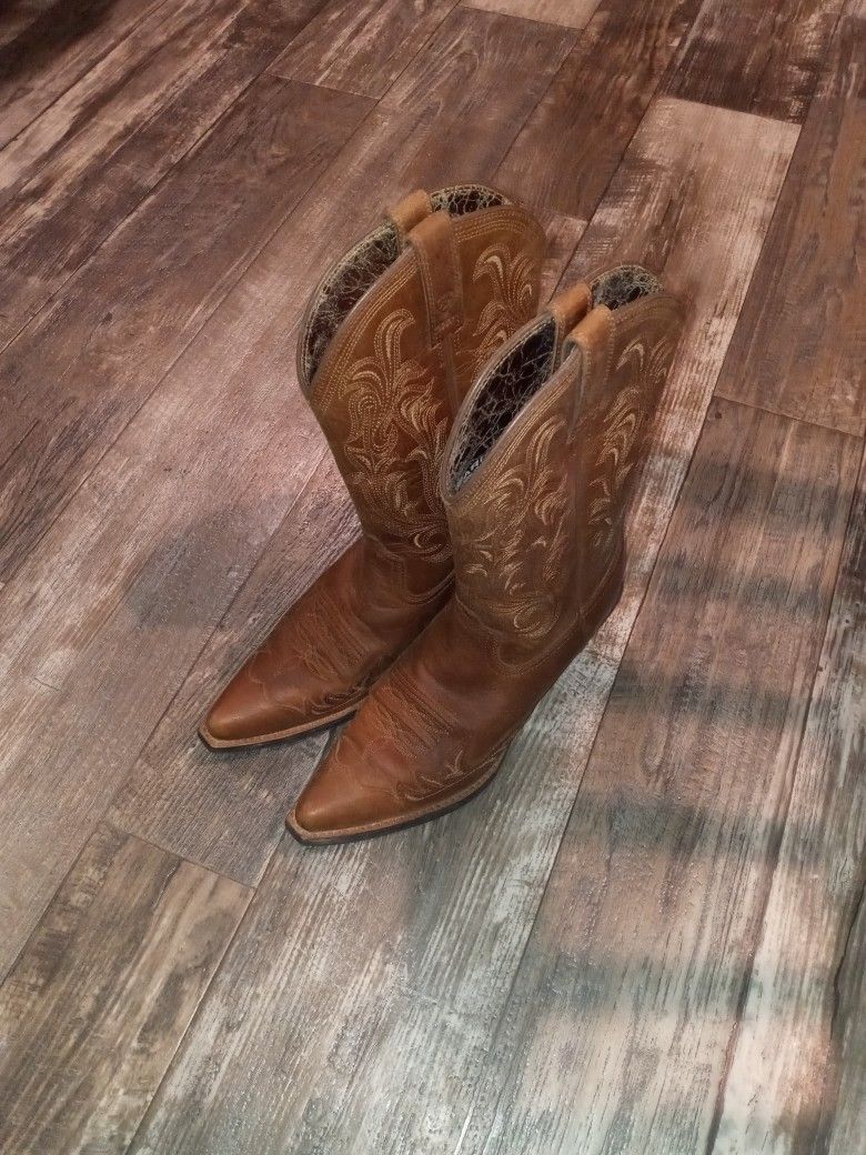 Ladies. Ariat Boots