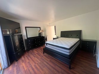 Queen size bed frame / furniture set