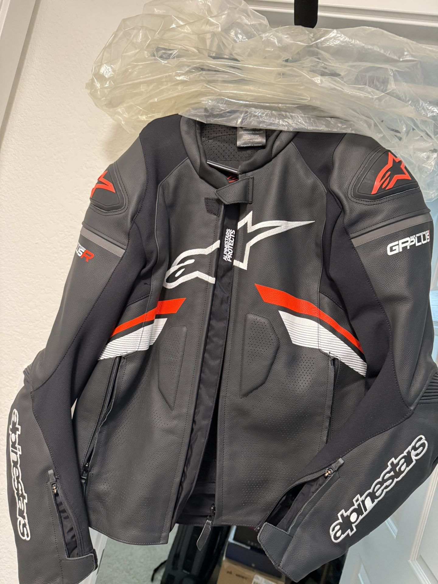 NEW ALPINESTARS LEATHER COAT $425