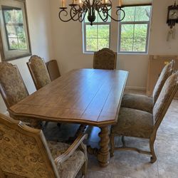 Dinning Table And 6 Chairs 