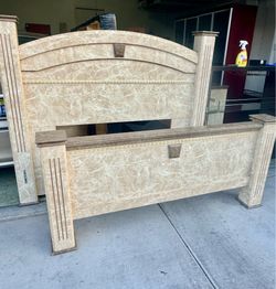 "Woodland"  - Queen Bed Frame  - Southern Highlands Area / Vegas.