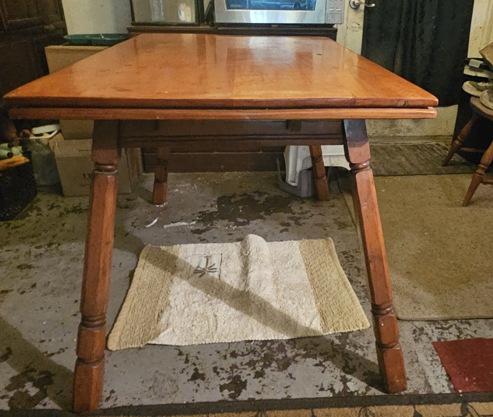 COLONIAL DINING TABLE 30 X 40
