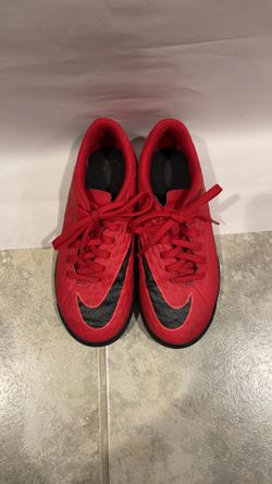 Nike girl soccer cleats size 1.5