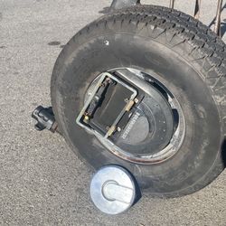 2006 Hummer H2 Rear Spare Tire Good