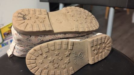 Girls cat & Jack Floral boots size 12 