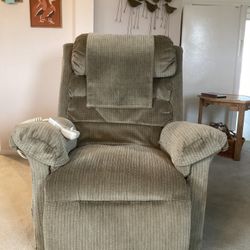 Lift Recliner In Great Condition!