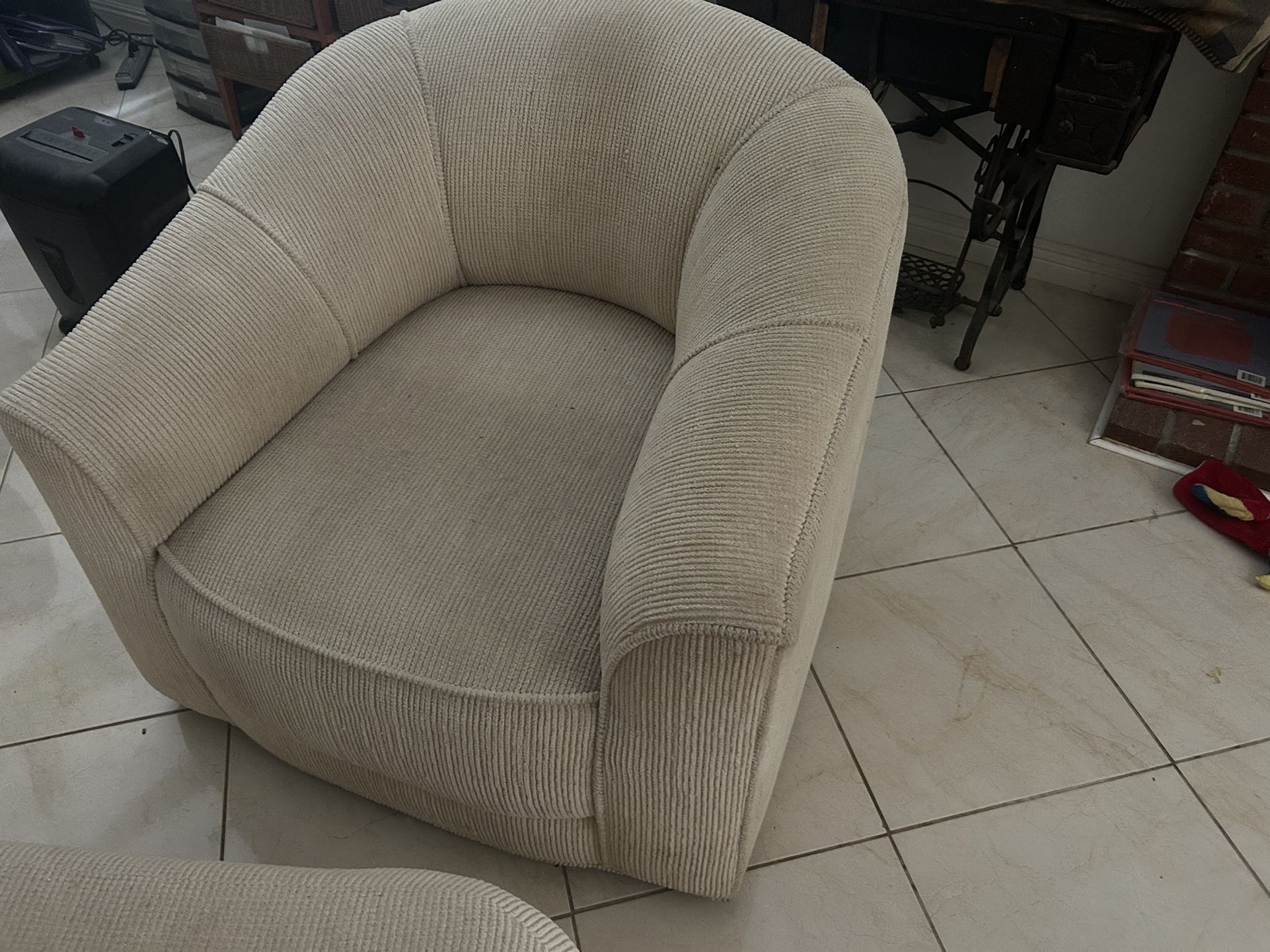 Luxury Chair With Ottoman (Can Swivel)