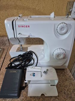 Singer Sewing machine. Works..See All The Pictures