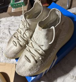 Yezzy Mens Shoe Size 12