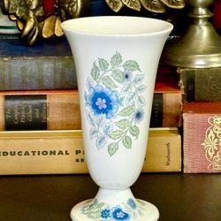 AUTHENTIC WEDGWOOD CLEMENTINE BONE CHINA FOOTED 7” VASE