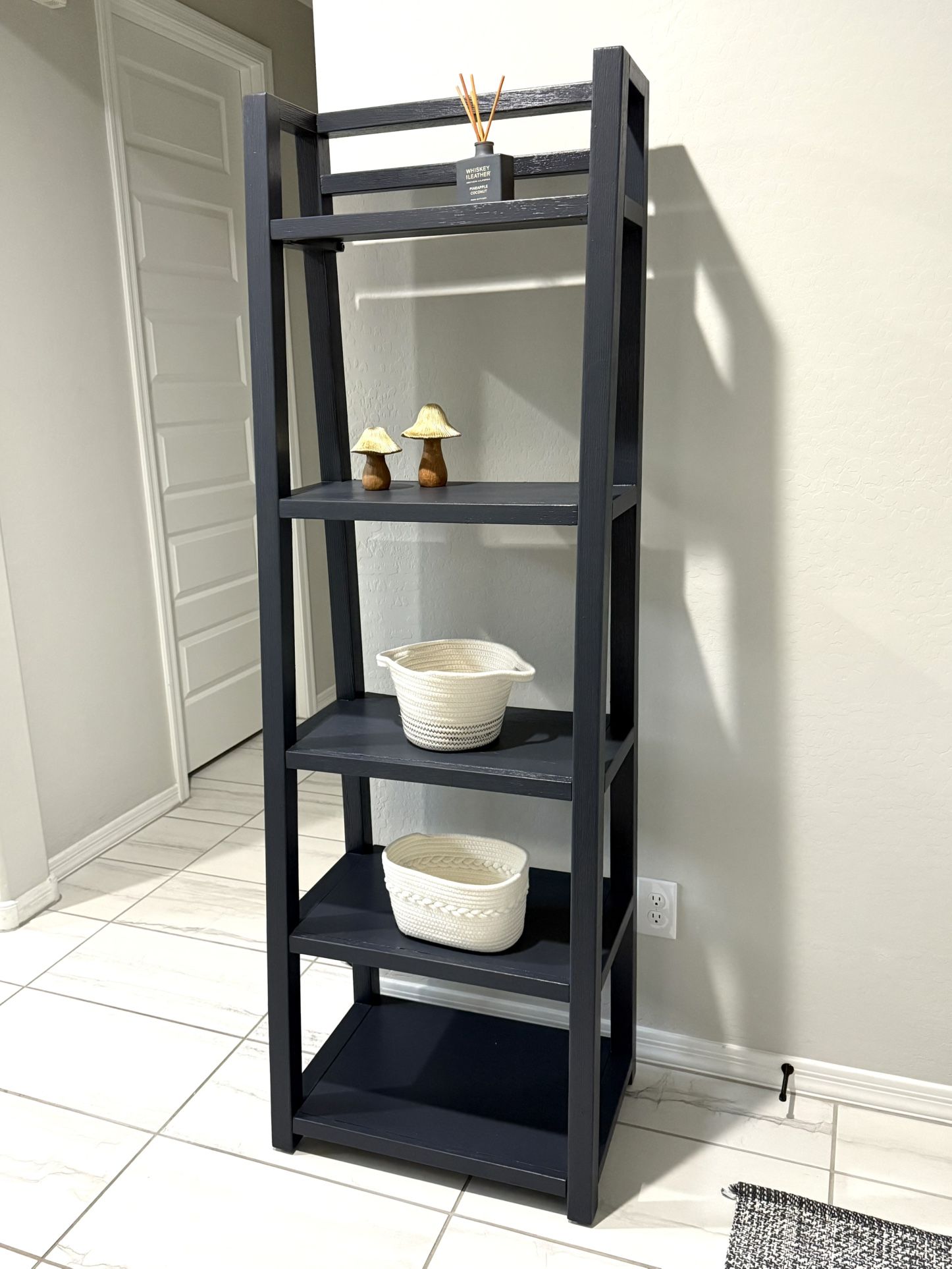 BOOKCASE LADDER / STORAGE SHELVES