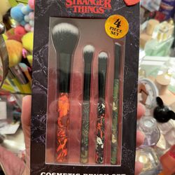Stranger Things 4 Piece Set Cosmetic Brush Set / Brand New 