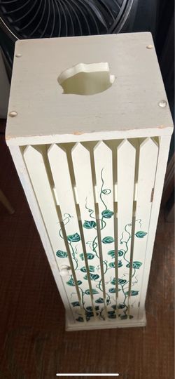 White Wood Slatted Grocery Bag Holder/Plant Stand with Ivy Design