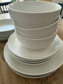 Dinnerware set