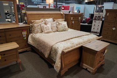 Aspen Home Chateau Phillipe King Sleigh Bed