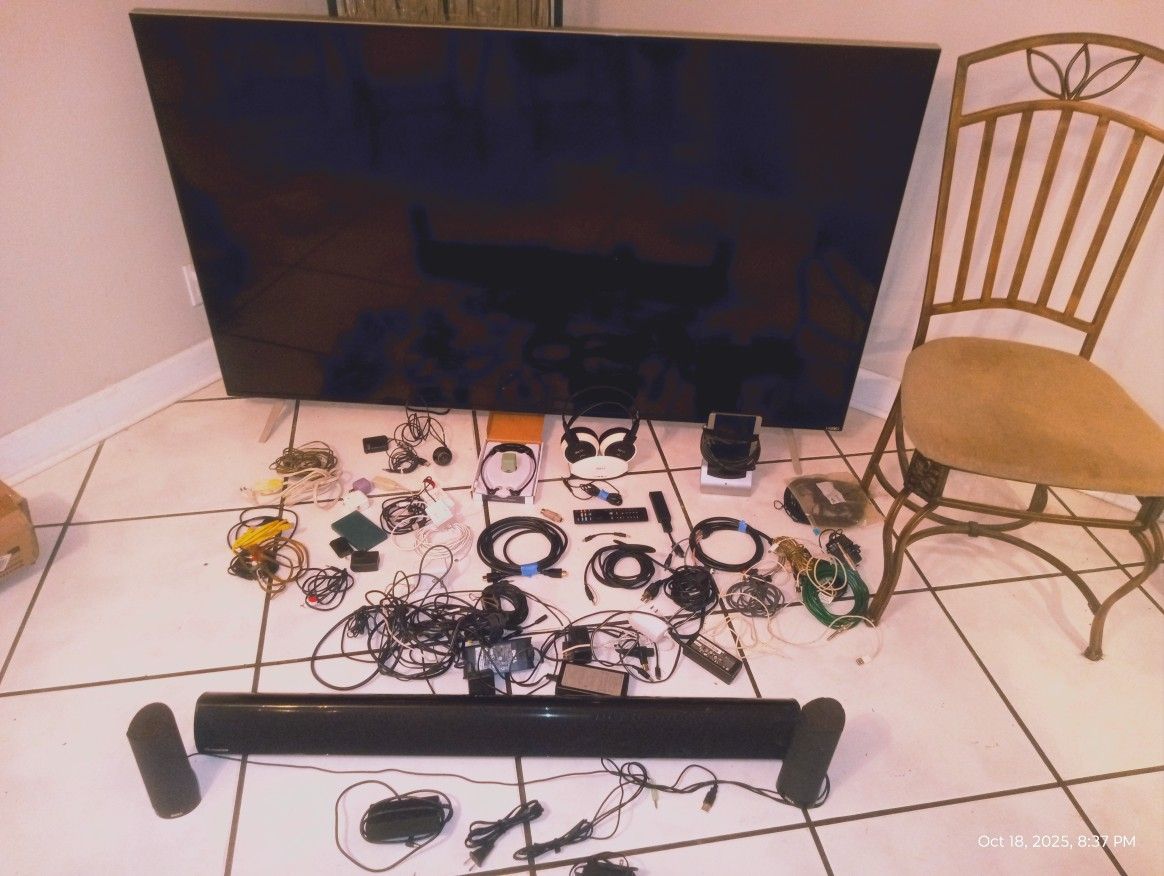 70" VIZIO M70-C3 4K SMART TV w/Accessories Galore