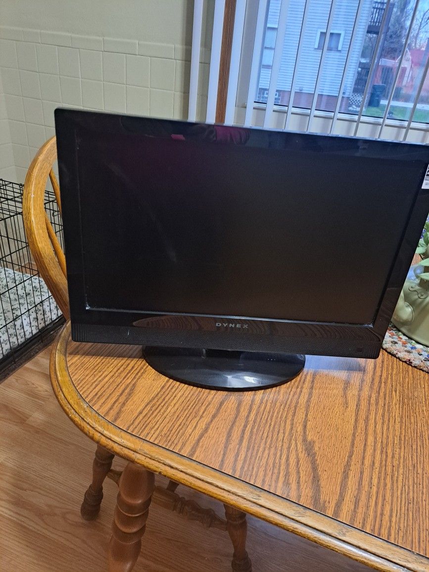 18 Inch DYNEX TV