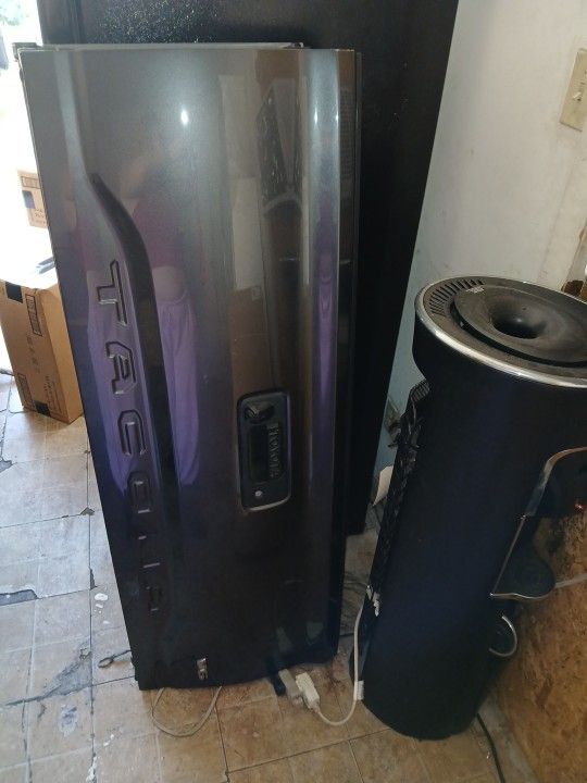 Tacoma Charcoal Grey Tailgate