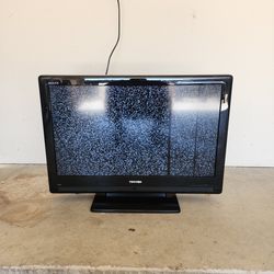 32" Toshiba LCD TV (REGZA) - For Parts or Garage Use