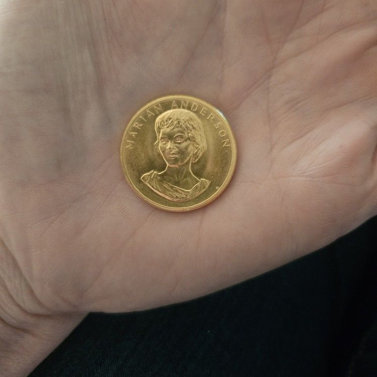 U.S MINT 1/2 OZ GOLD COMMEMORATIVE ARTS MEDAL MARIAN ANDERSON COIN
