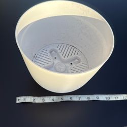 Plant Pot / Self-Watering  / White plastic