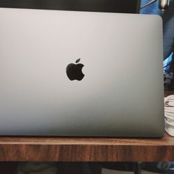 MacBook Pro Laptop, Touchbar, 17t