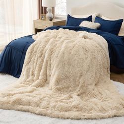 New Bedsure GentleSoft Fluffy Beige Blankets Queen Size for Bed, Thick Sherpa Faux Fur Fleece Fuzzy Plush Winter Warm Heavy Soft Queen Blankets, Bedro