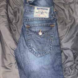 SIZE 32 TRUE RELIGION JEANS