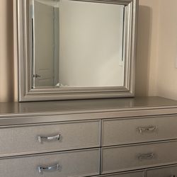 Dressing Table Price Negotiable (Lux style)