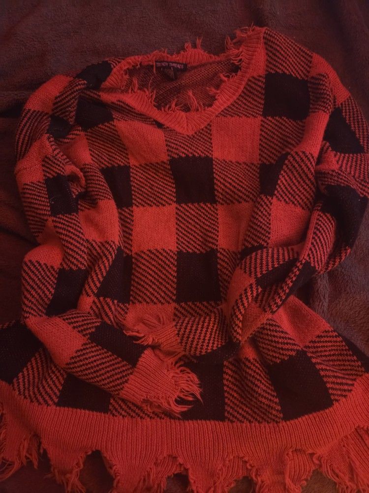 BLACK AND RED SHORT DRESS SWEATER