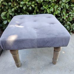 Ottoman/ Gray  18" X 15" Tall $25 New Condition 
