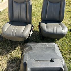 06 Gmc Savanna Seats And Center Console 