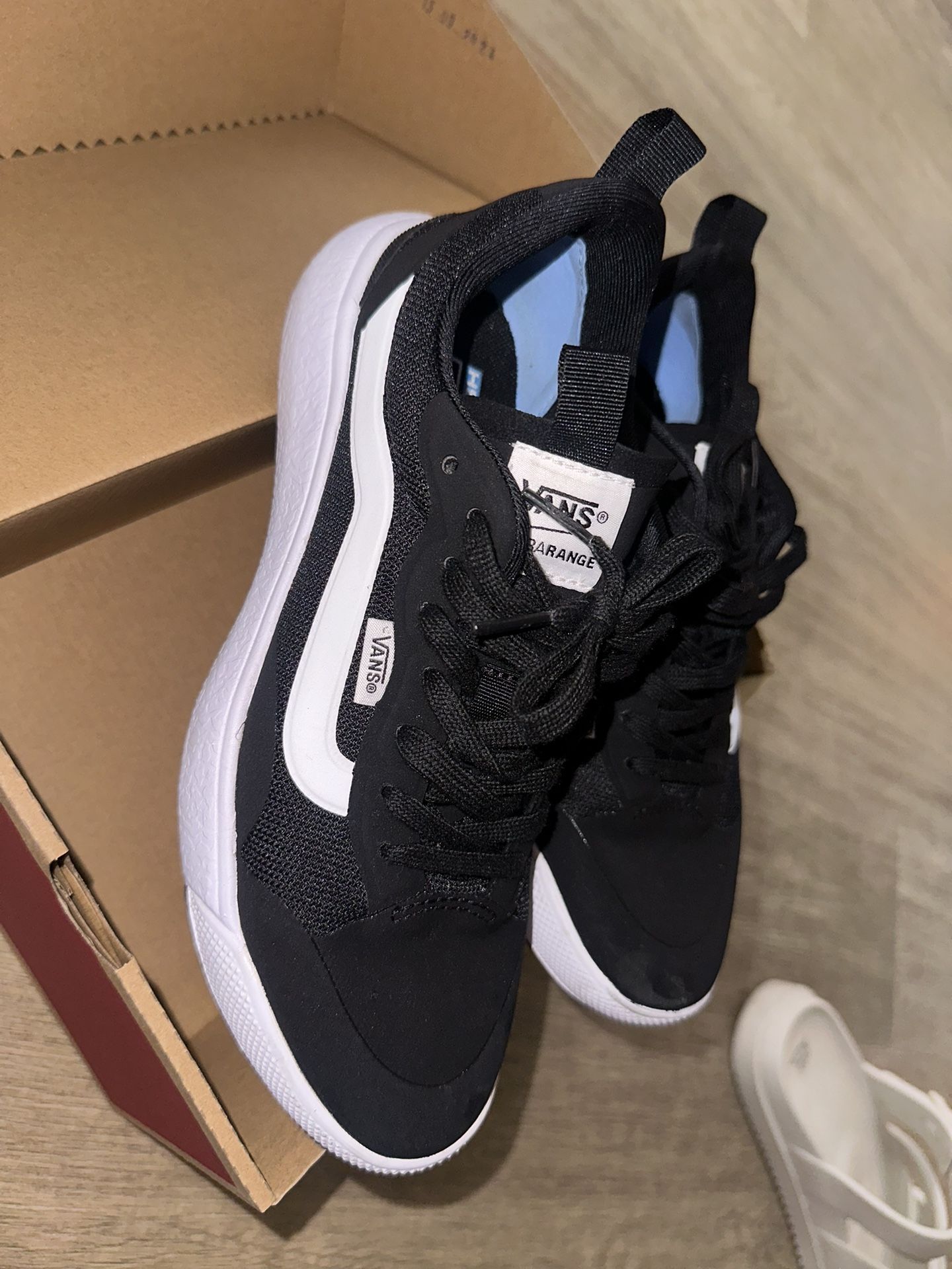 VANS SIZE 8 women