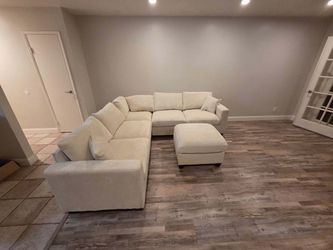New 99x99 Sectional Couch with Ottoman! Free Delivery 🚚!