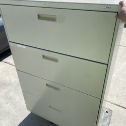 4 Drawer File Cabinet 