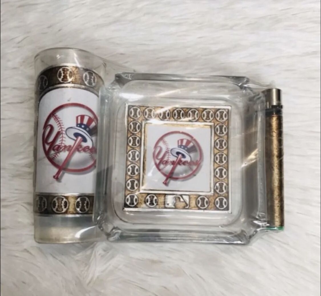 New York Yankees ashtray set