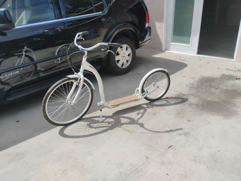 Schwinn Shuffle Mens and Womens Kick Scooter, Big 26-Inch 