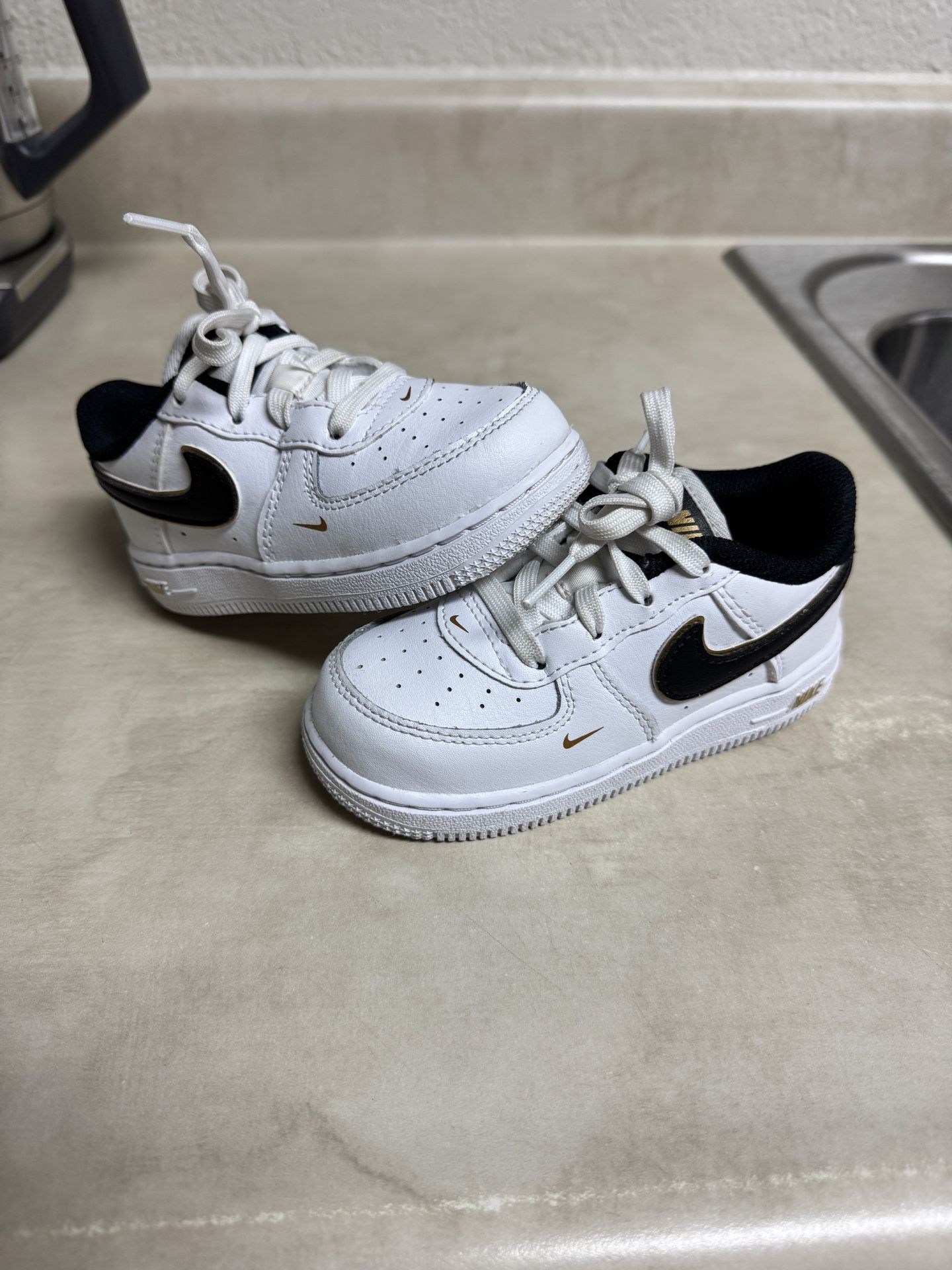 Nike Air Force 1 Low LV8 White Metallic Gold Black 