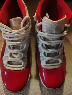 Jordans  (2) pairs  (1) pair nikes