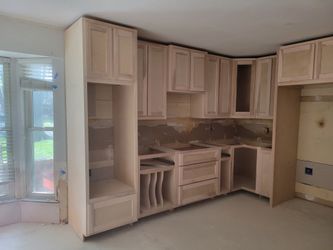 CUSTOM DESIGN GABINETS 