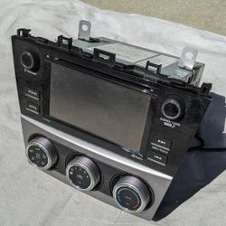 2017 Subaru Head Unit w/ A/C Knobs