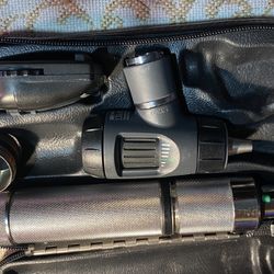 Welch Allyn 71050-C Diagnostic Set with 11720 Ophthalmoscope