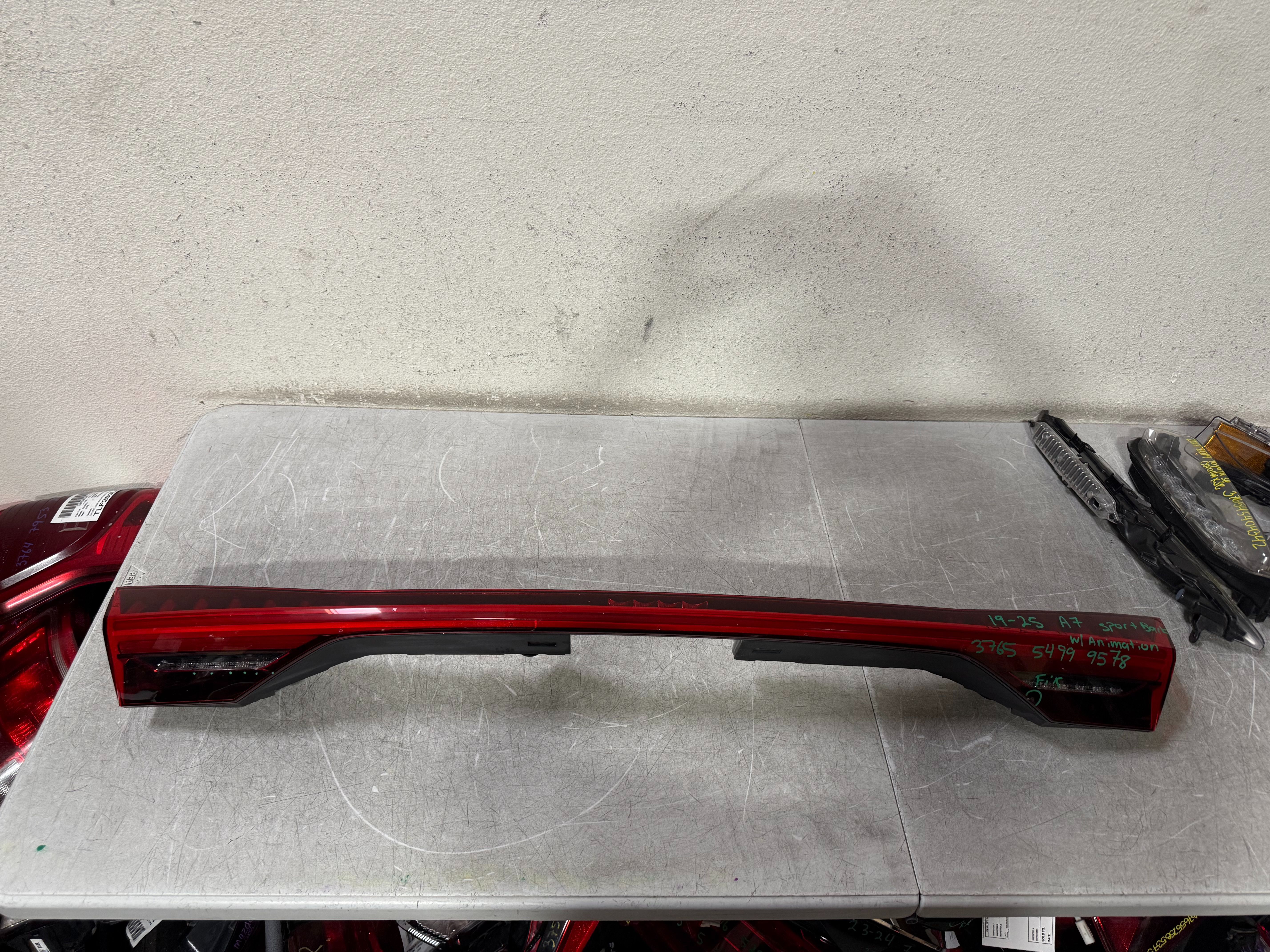 AUDI A7 CENTER TAILLIGHT 2018 